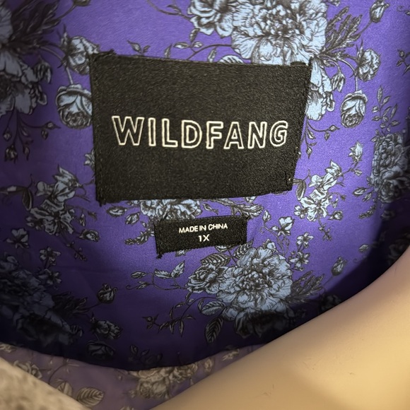 Wildfang The Essential Short Sleeve Button Up in Blue Floral - Picture 3 of 4